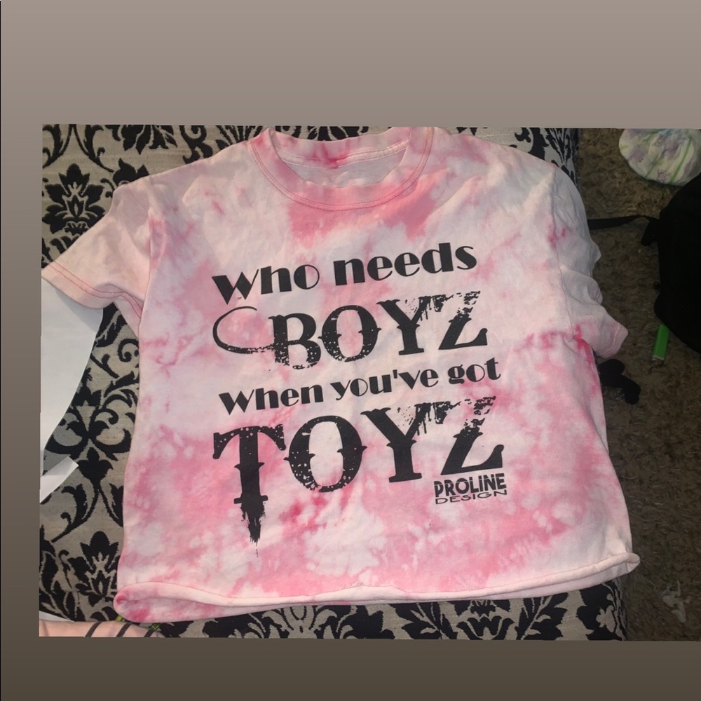 Women’s cropped tee!